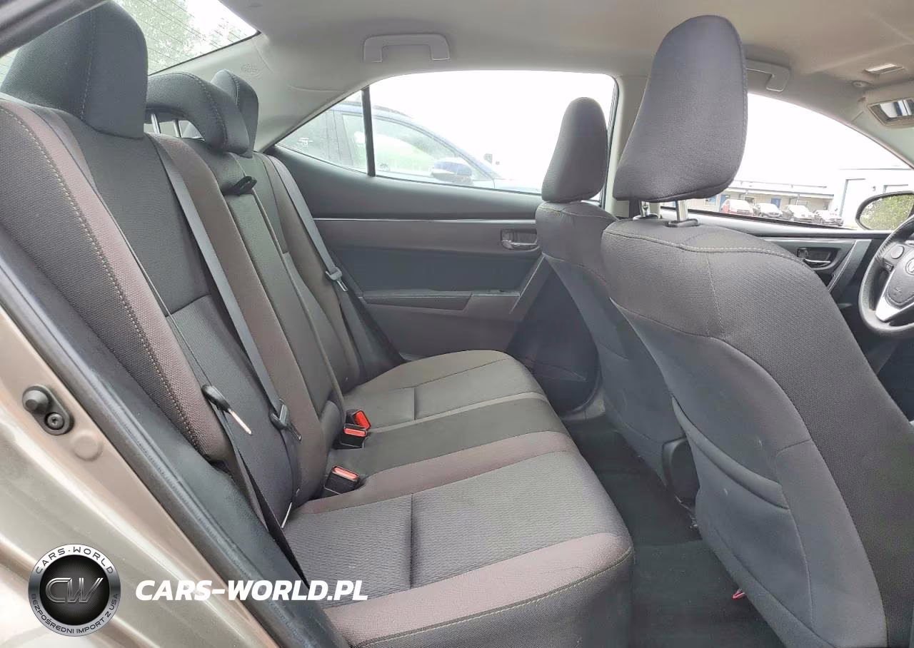 2018 Toyota Corolla Le VIN:2T1BURHE0JC025733 - 10
