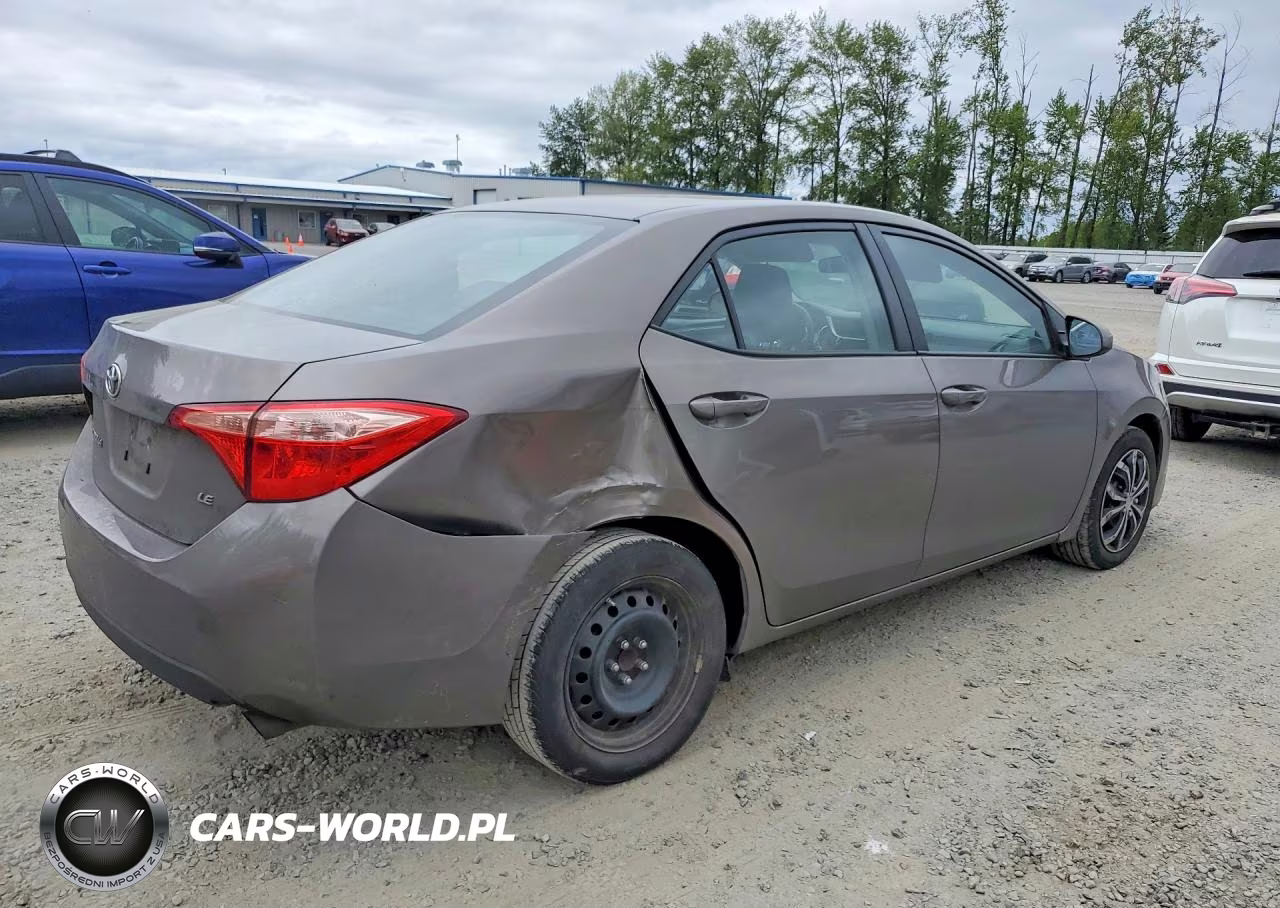 2018 Toyota Corolla Le VIN:2T1BURHE0JC025733 - 3