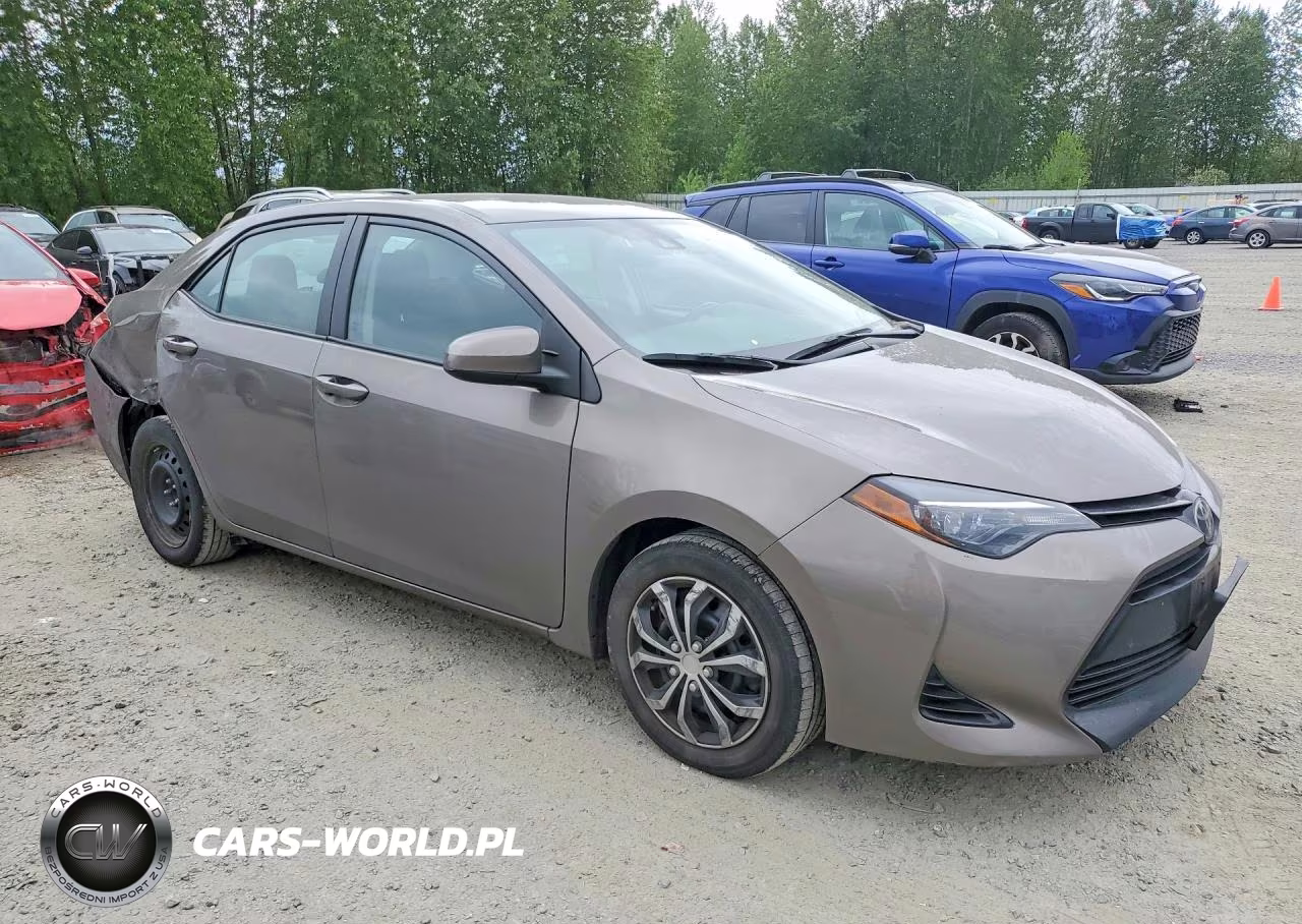 2018 Toyota Corolla Le VIN:2T1BURHE0JC025733 - 4