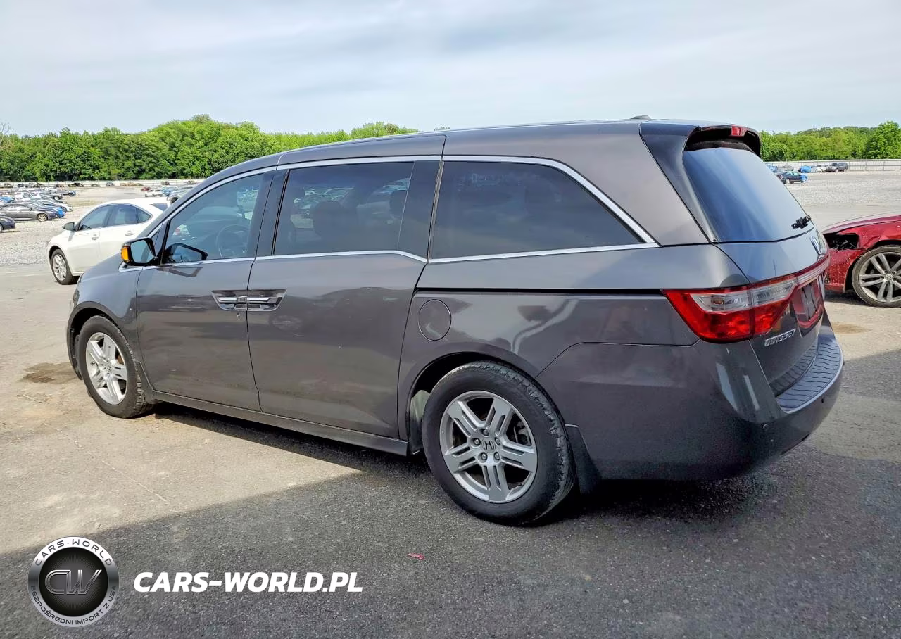 2013 Honda Odyssey Touring VIN:5FNRL5H90DB033067 - 2