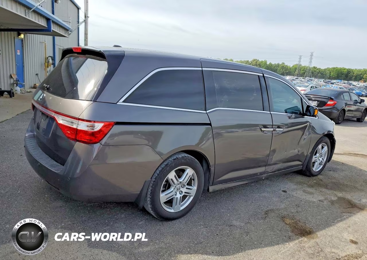 2013 Honda Odyssey Touring VIN:5FNRL5H90DB033067 - 3