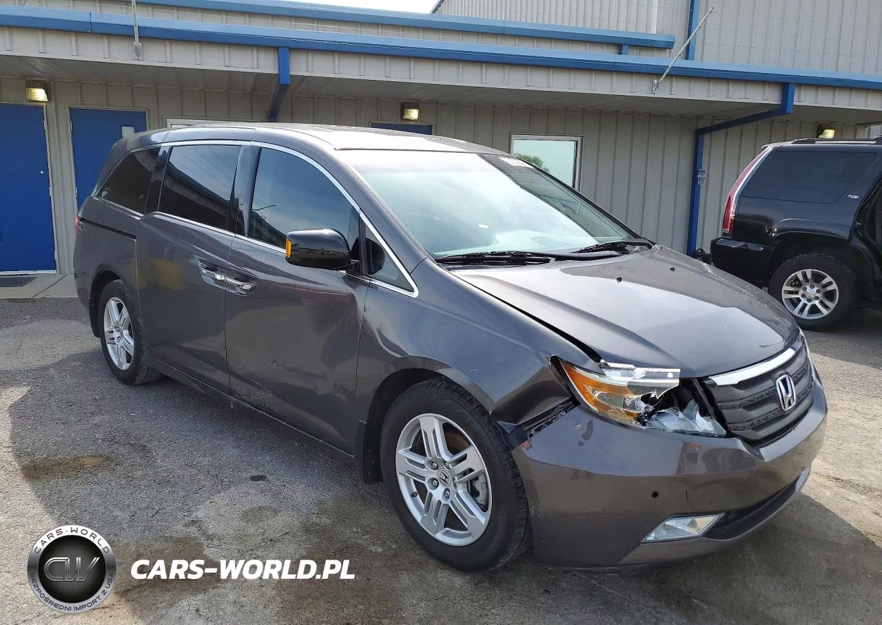 2013 Honda Odyssey Touring VIN:5FNRL5H90DB033067 - 4