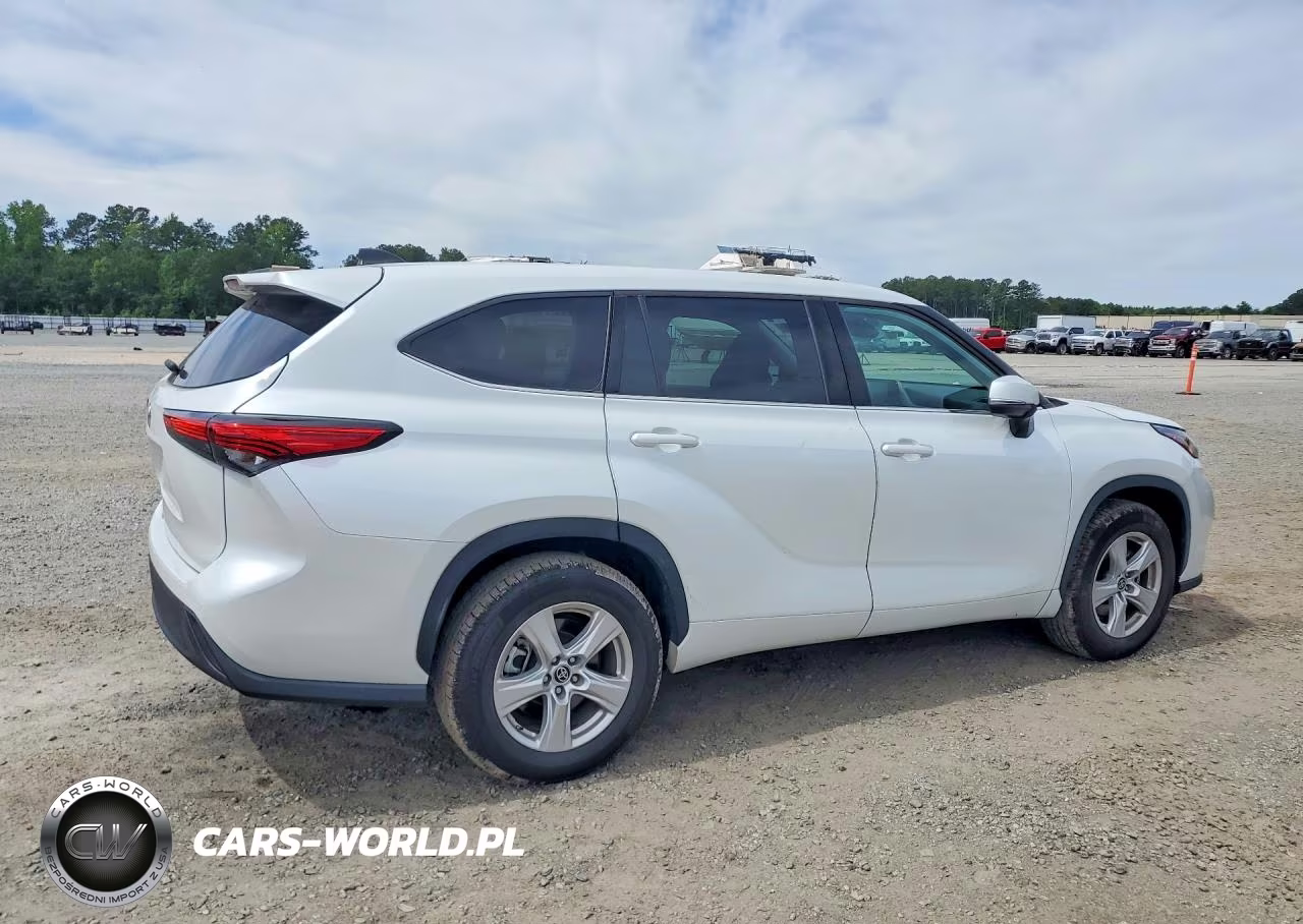 2022 Toyota Highlander L VIN:5TDCZRAH9NS557330 - 3
