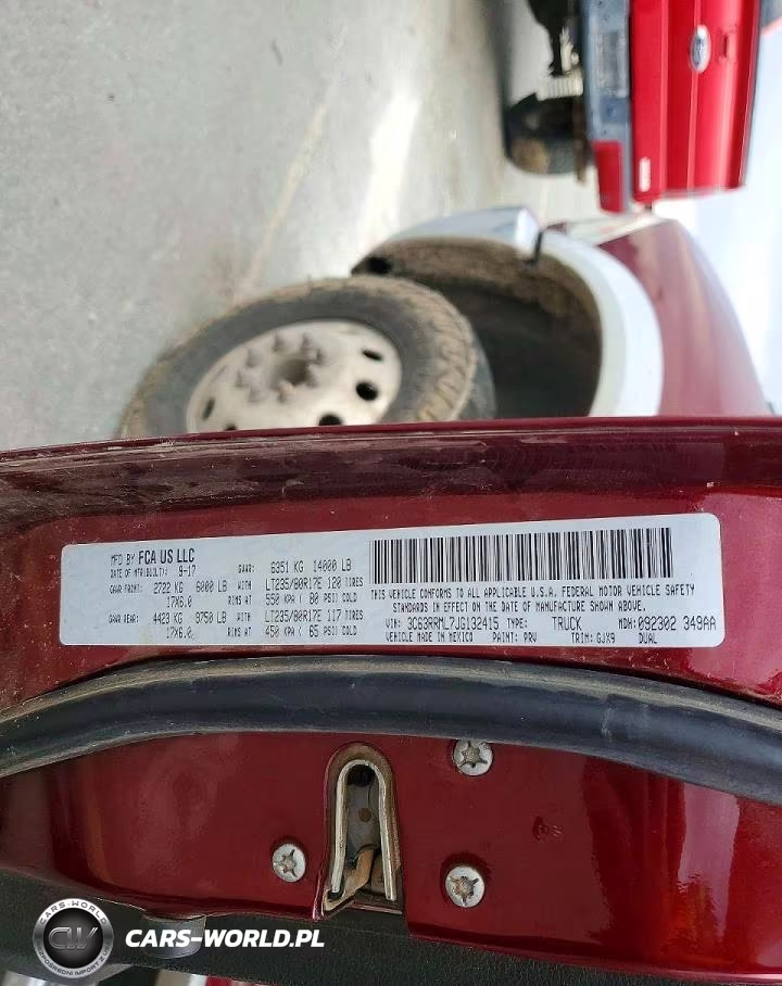 2018 Ram 3500 Laramie VIN:3C63RRML7JG132415 - 12