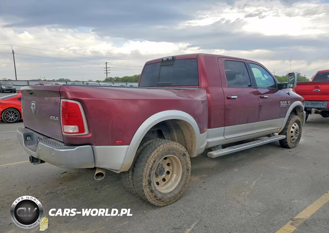 2018 Ram 3500 Laramie VIN:3C63RRML7JG132415 - 3