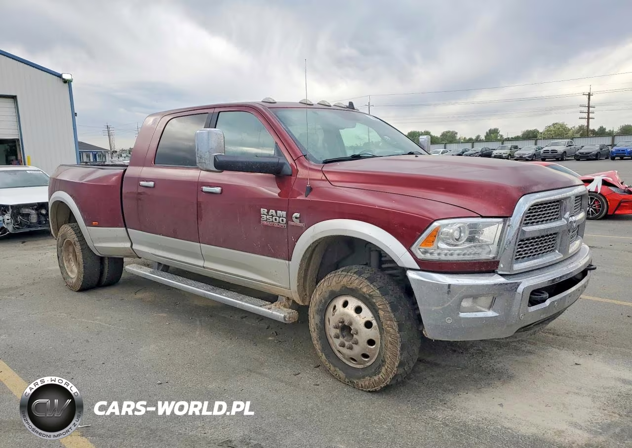 2018 Ram 3500 Laramie VIN:3C63RRML7JG132415 - 4