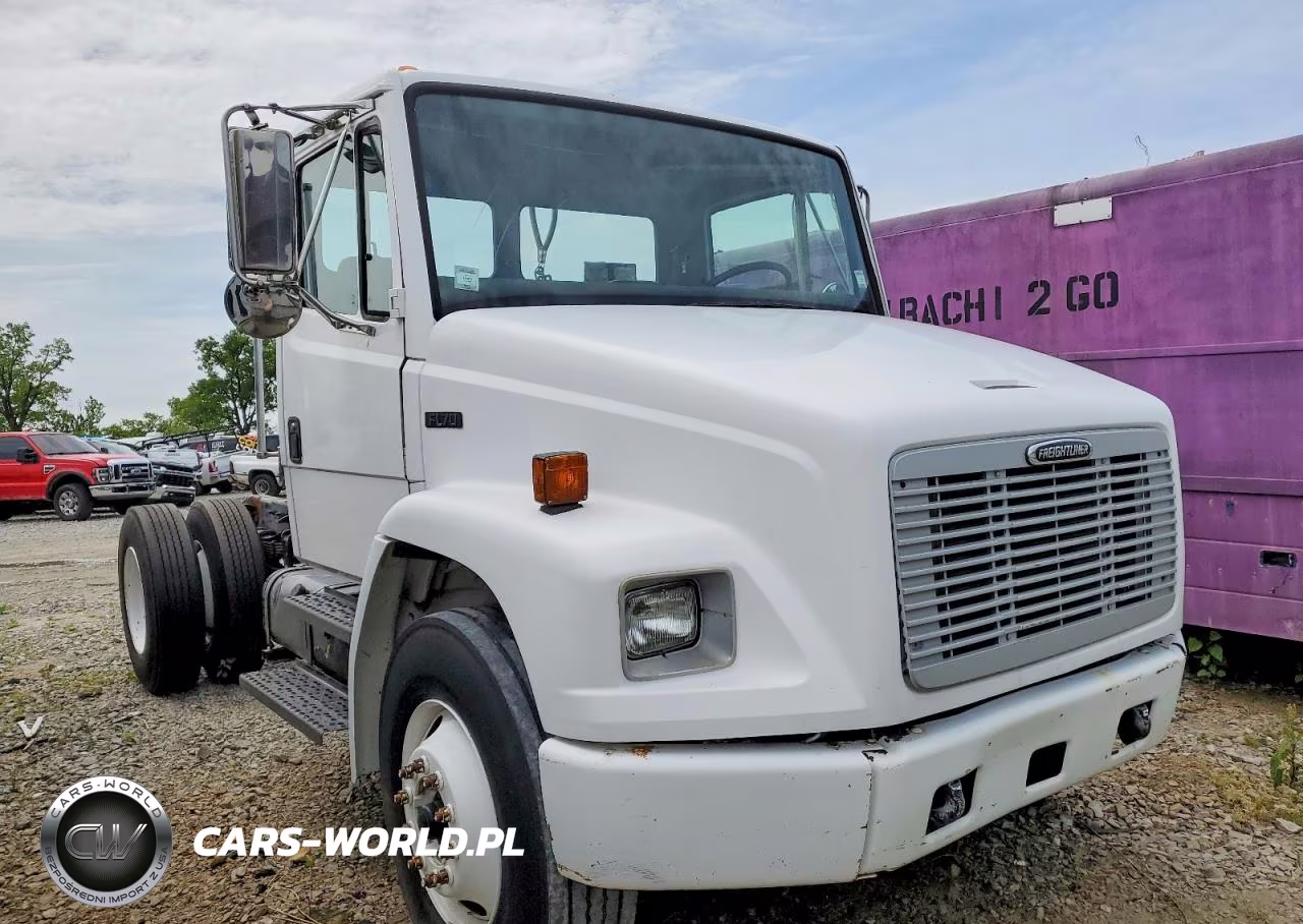 2004 Freightliner Medium Con - Truck Cab And Chassis