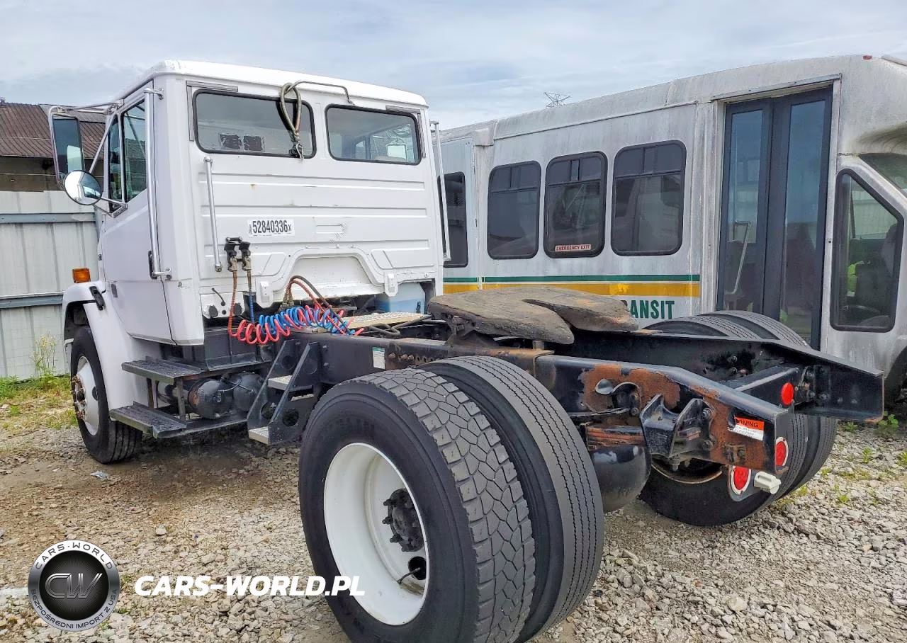 2004 Freightliner Medium Con - Truck Cab And Chassis VIN:1FUBBUDC44HM87511 - 3