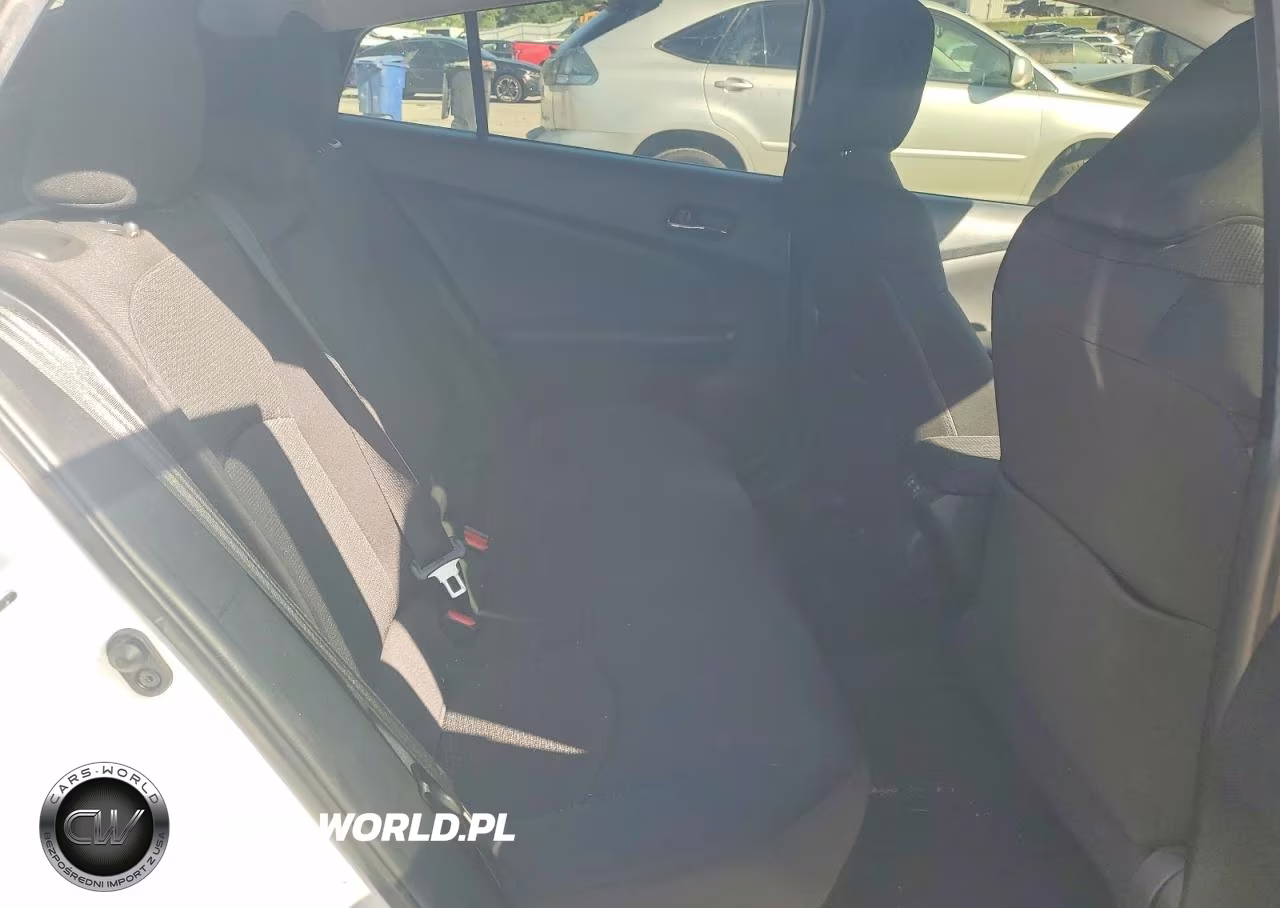 2021 Toyota Prius Le VIN:JTDKAMFU3M3150177 - 10