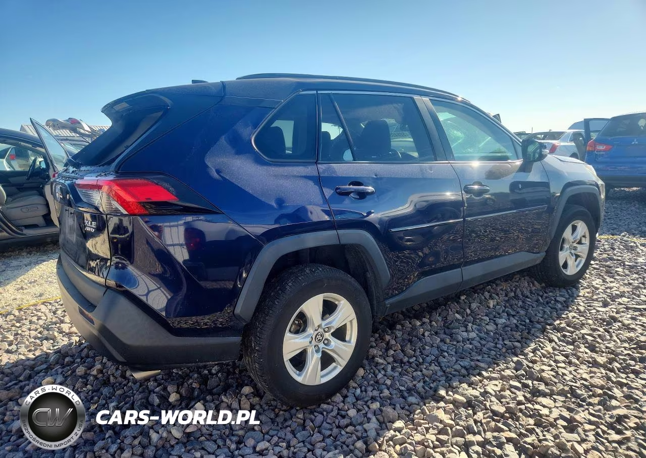2021 Toyota Rav4 Xle VIN:2T3P1RFV4MW172603 - 3