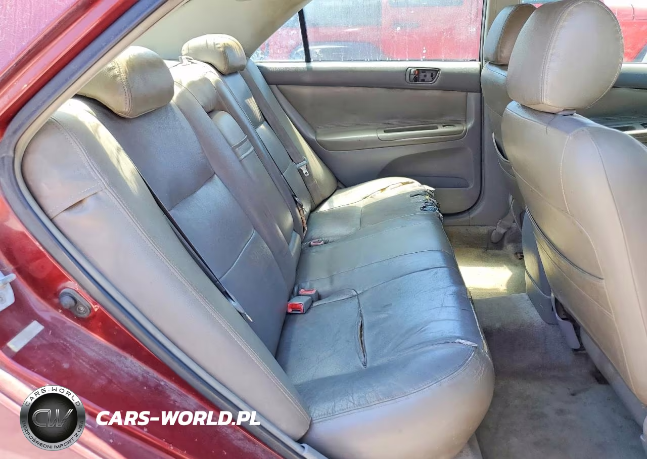 2002 Toyota Camry Le VIN:4T1BE32K82U026038 - 10