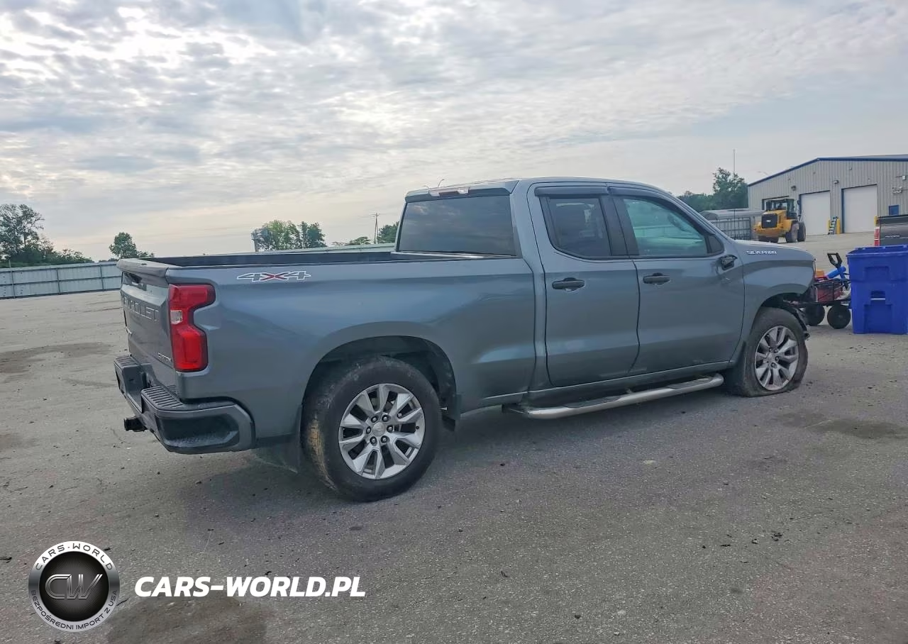 2020 Chevrolet Silverado K1500 Custom VIN:1GCRYBEF6LZ227346 - 3