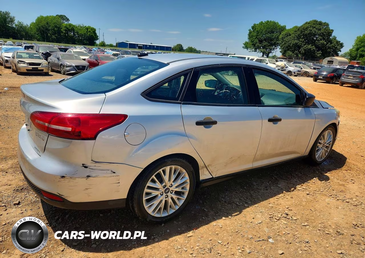 2016 Ford Focus S VIN:1FADP3E22GL376433 - 3