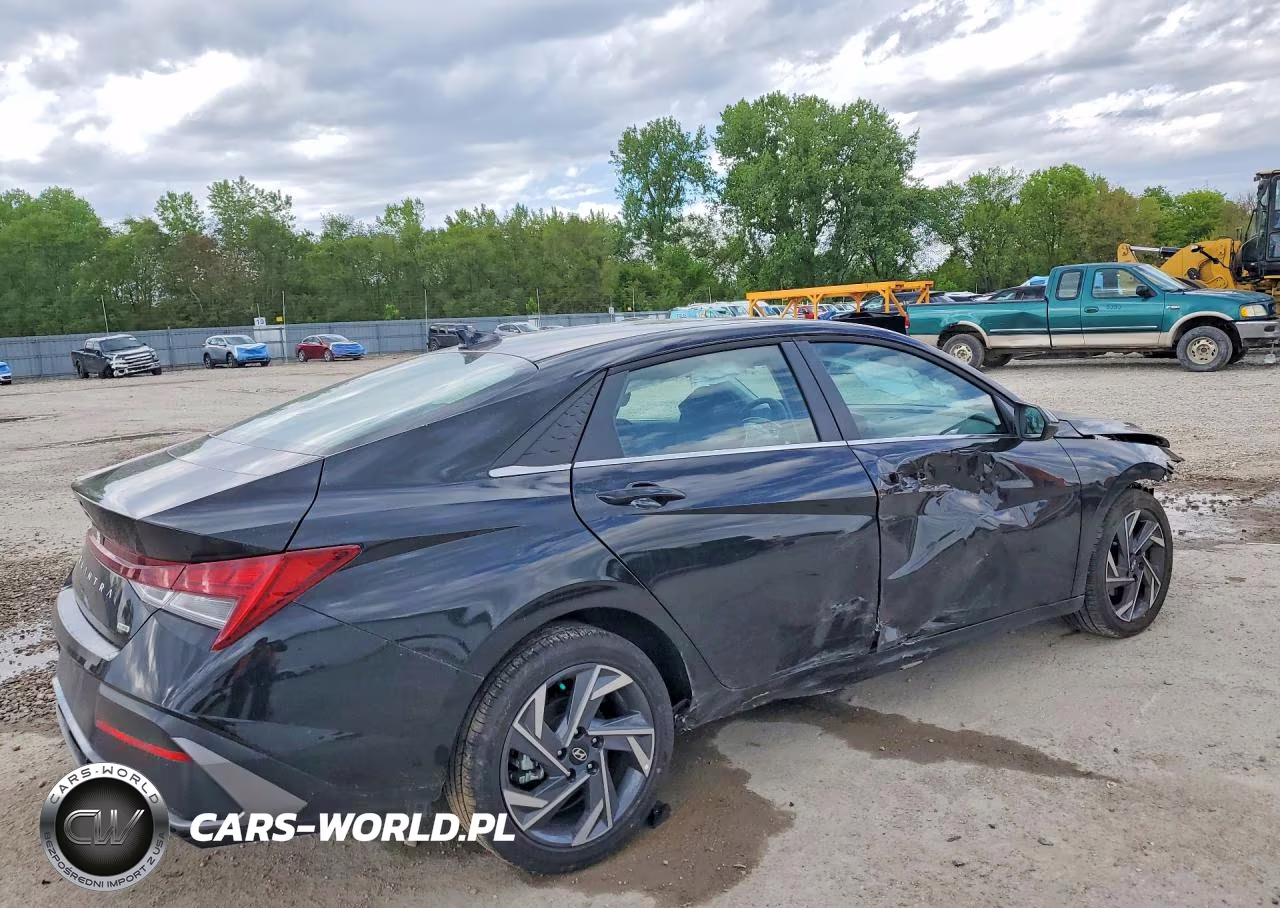2025 Hyundai Elantra Limited VIN:KMHLN4DJ9SU175931 - 3