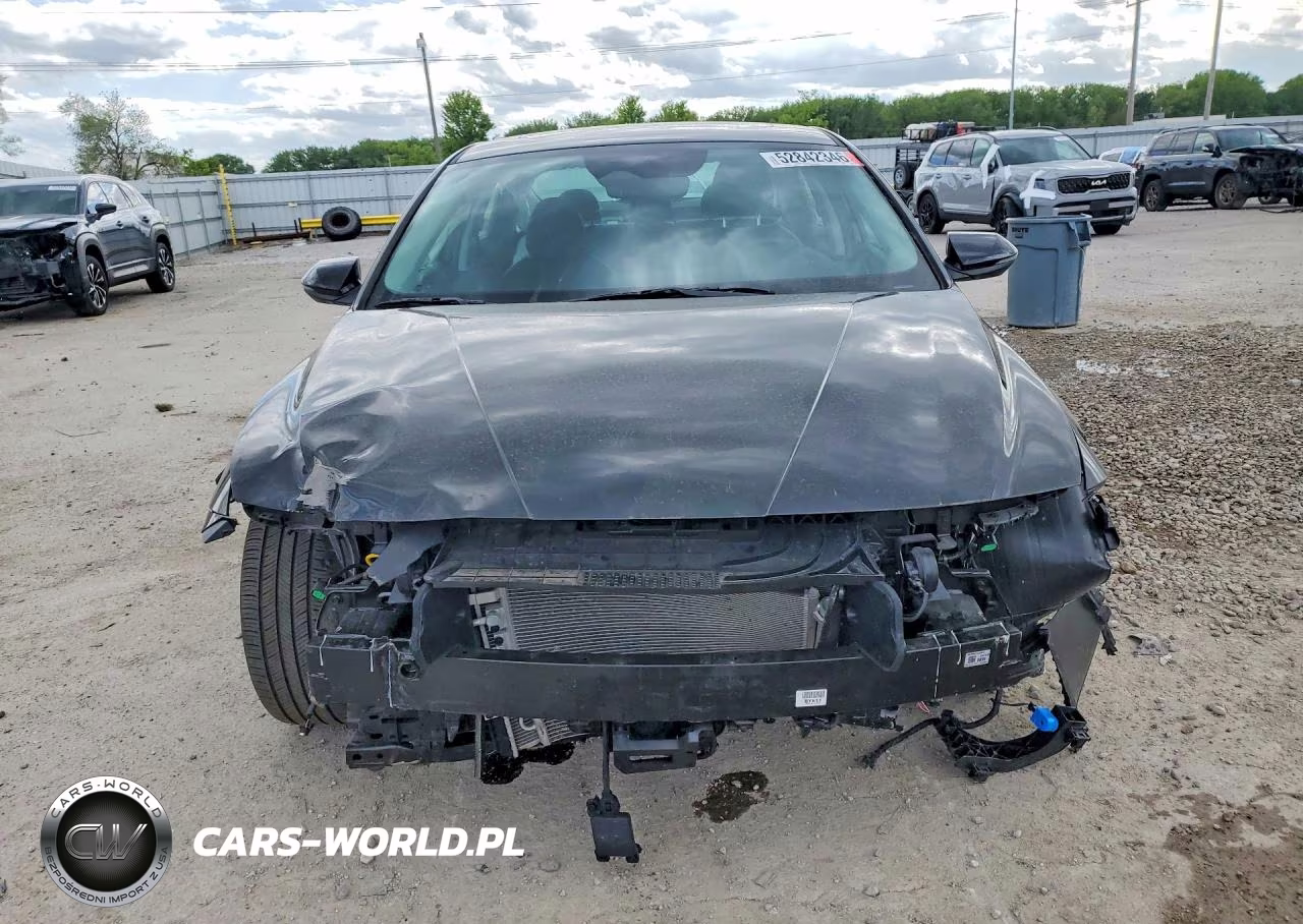 2025 Hyundai Elantra Limited VIN:KMHLN4DJ9SU175931 - 5