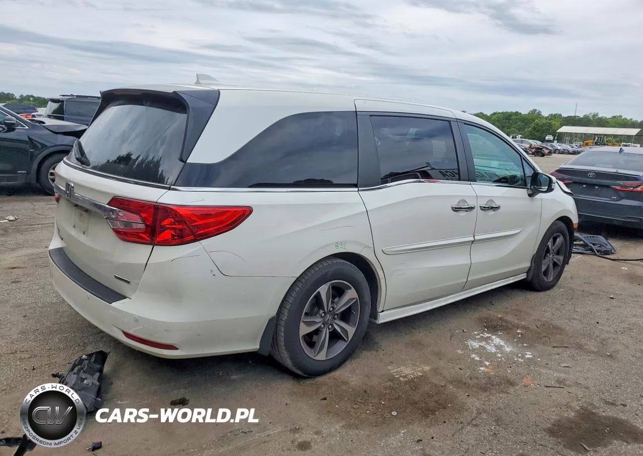 2019 Honda Odyssey Touring VIN:5FNRL6H82KB091482 - 3