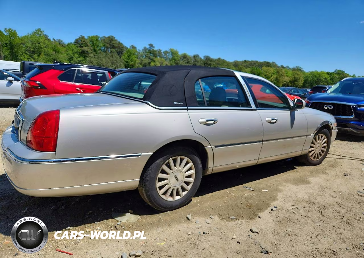 2004 Lincoln Town Car Ultimate VIN:1LNHM83W94Y618913 - 3