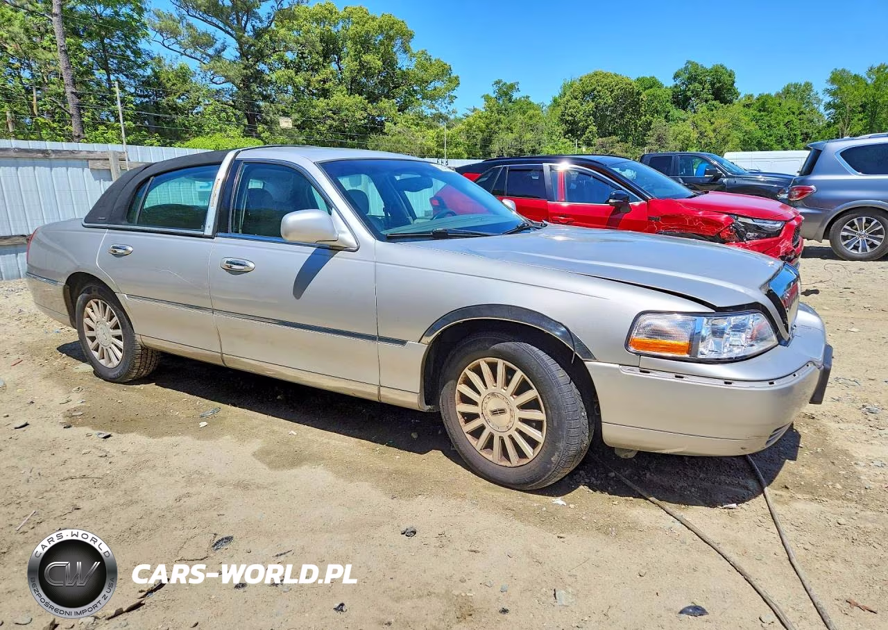 2004 Lincoln Town Car Ultimate VIN:1LNHM83W94Y618913 - 4
