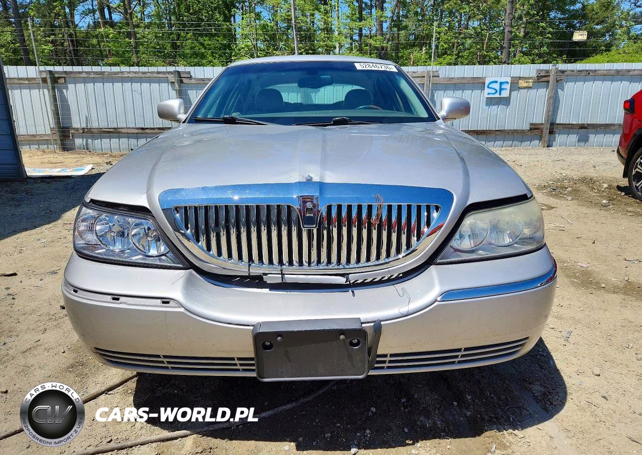 2004 Lincoln Town Car Ultimate VIN:1LNHM83W94Y618913 - 5