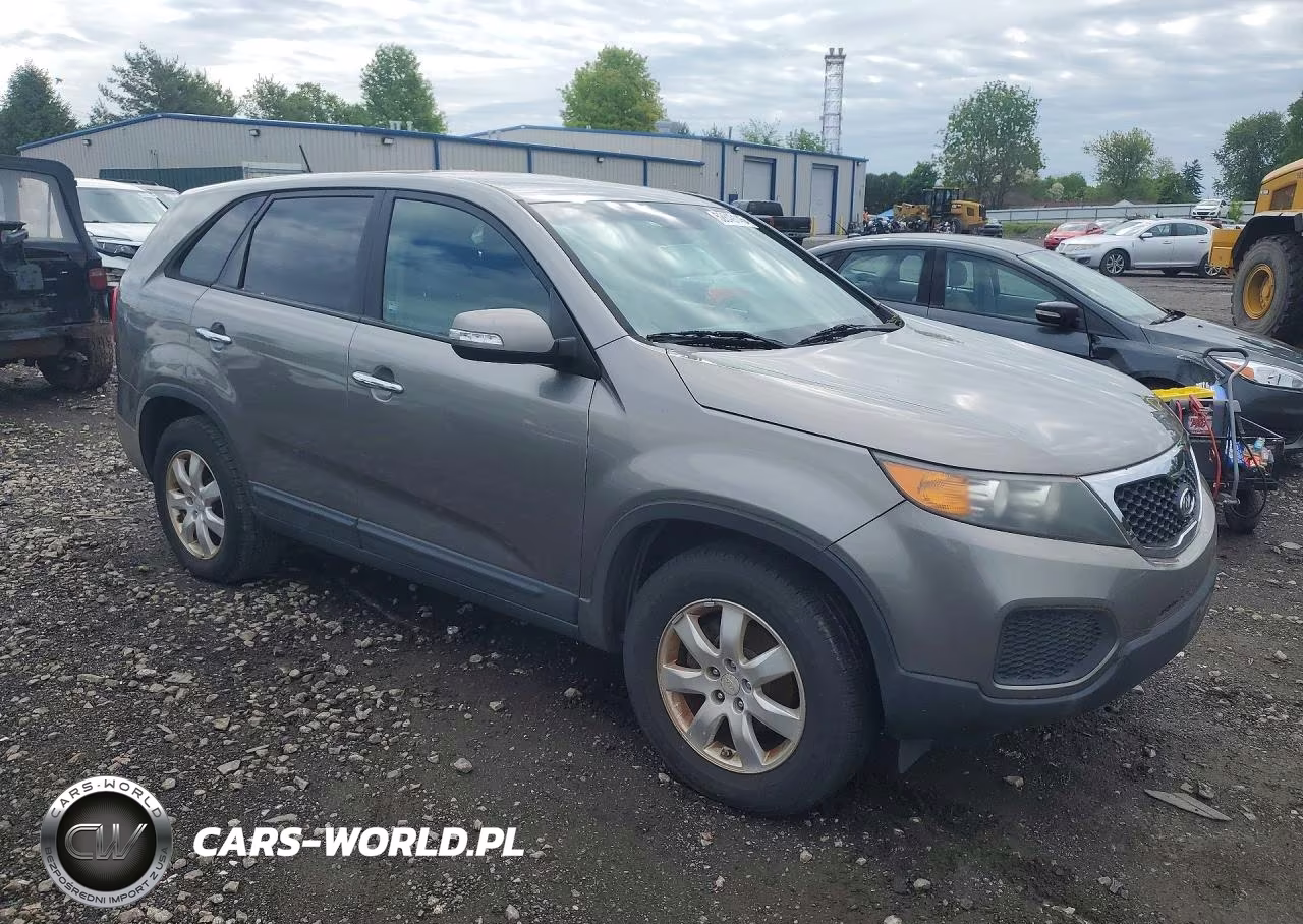 2011 Kia Sorento Lx VIN:5XYKT3A12BG069598 - 4