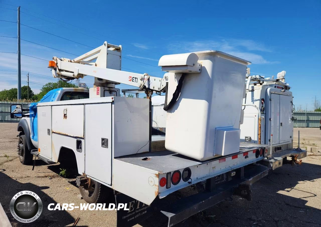 2011 Ford F450 Super Duty Bucket Truck VIN:1FDUF4GY9BEC42063 - 3