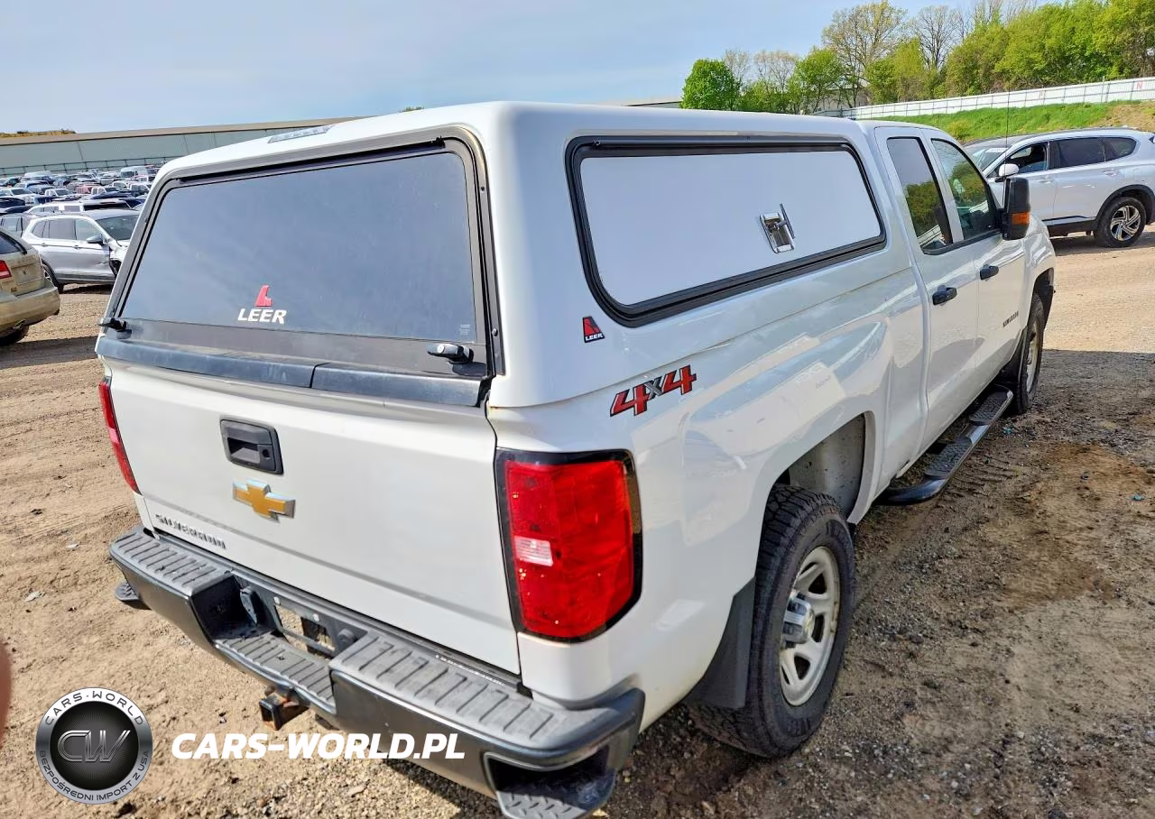 2018 Chevrolet Silverado K1500 VIN:1GCVKNEH4JZ248129 - 3