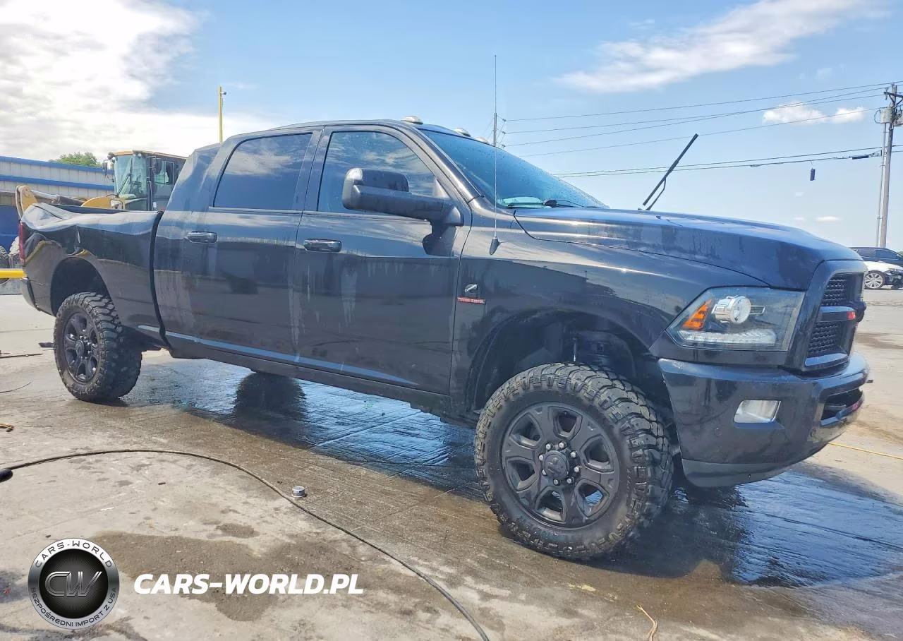 2017 Ram 2500 Laramie VIN:3C6UR5NL2HG711849 - 4