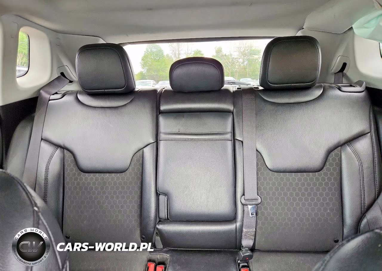 2019 Jeep Compass Latitude VIN:3C4NJDBB3KT750409 - 10
