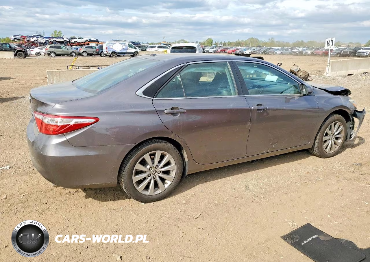 2015 Toyota Camry Xle VIN:4T1BF1FKXFU951938 - 3
