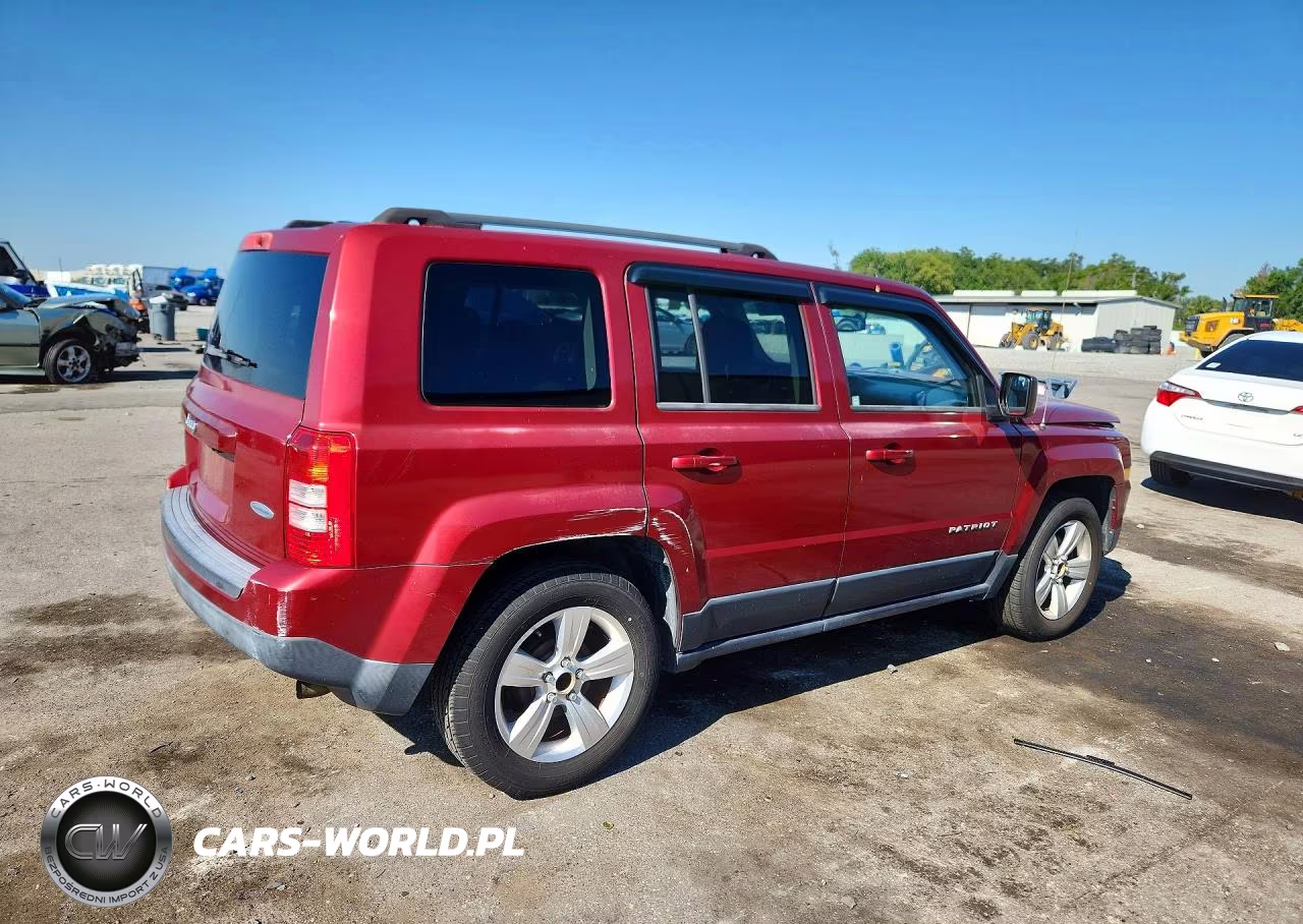 2014 Jeep Patriot Latitude VIN:1C4NJPFA3ED630722 - 3