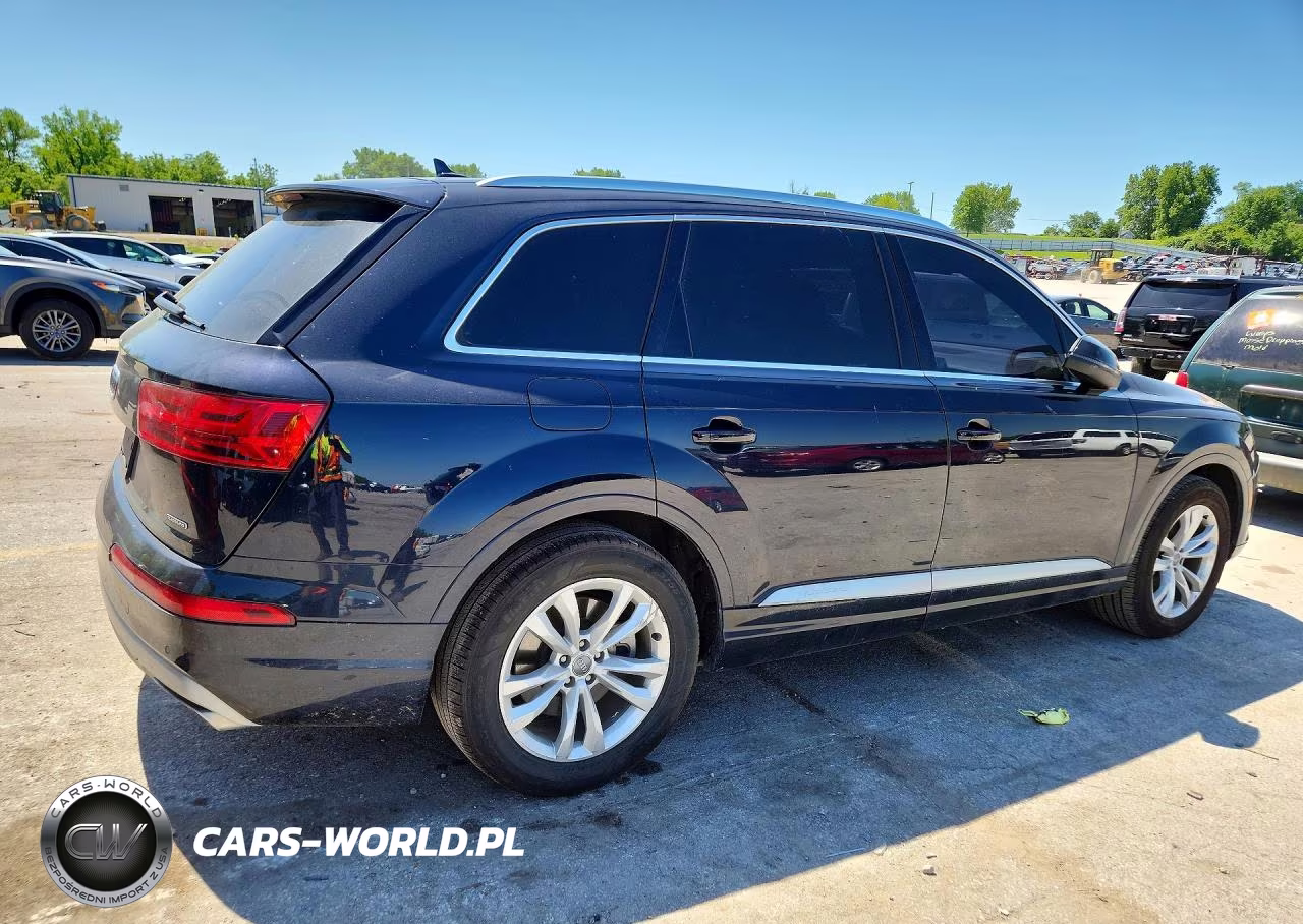2017 Audi Q7 Premium Plus VIN:WA1LHAF78HD055102 - 3