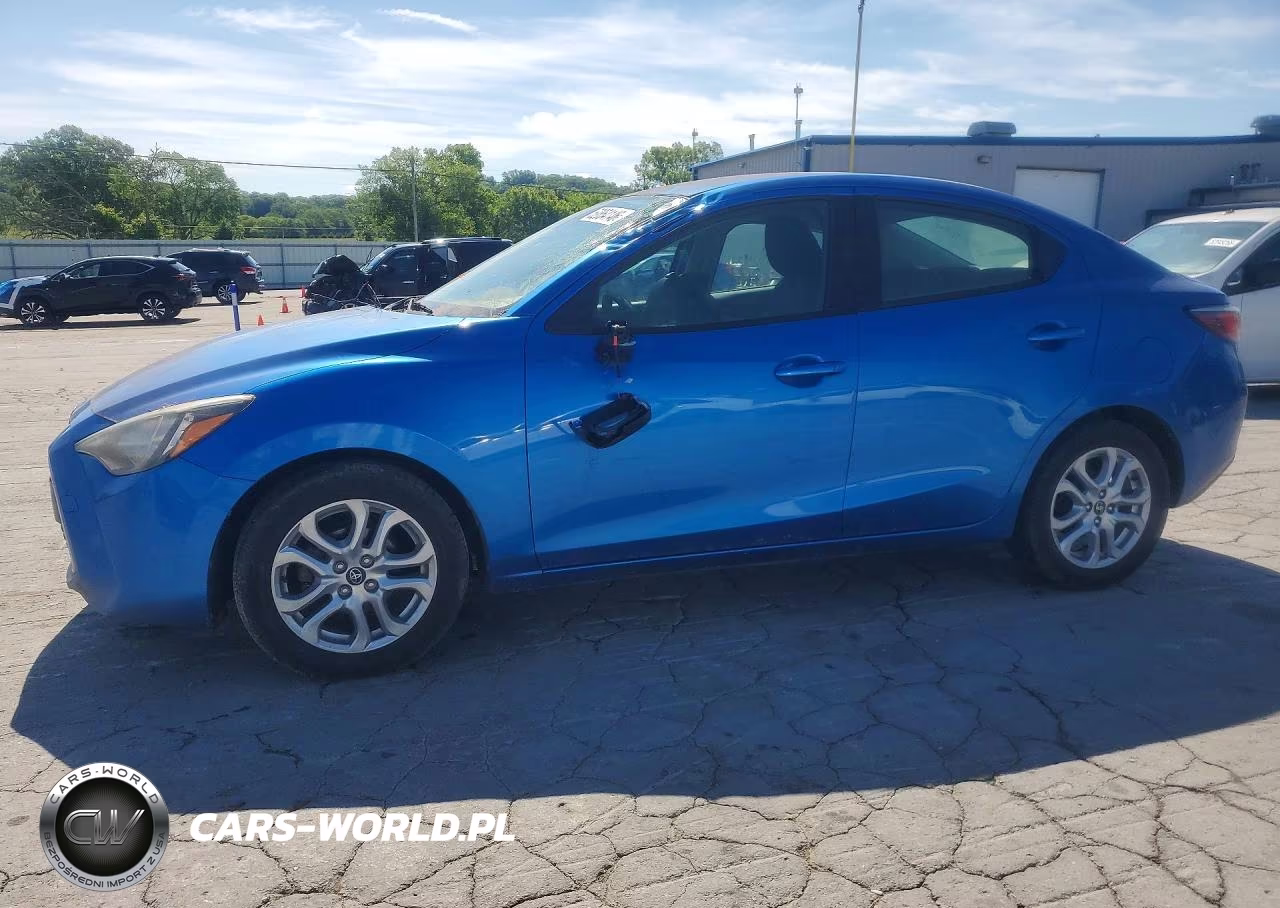 2017 Toyota Yaris Ia Base – zdjęcie 1 z 12