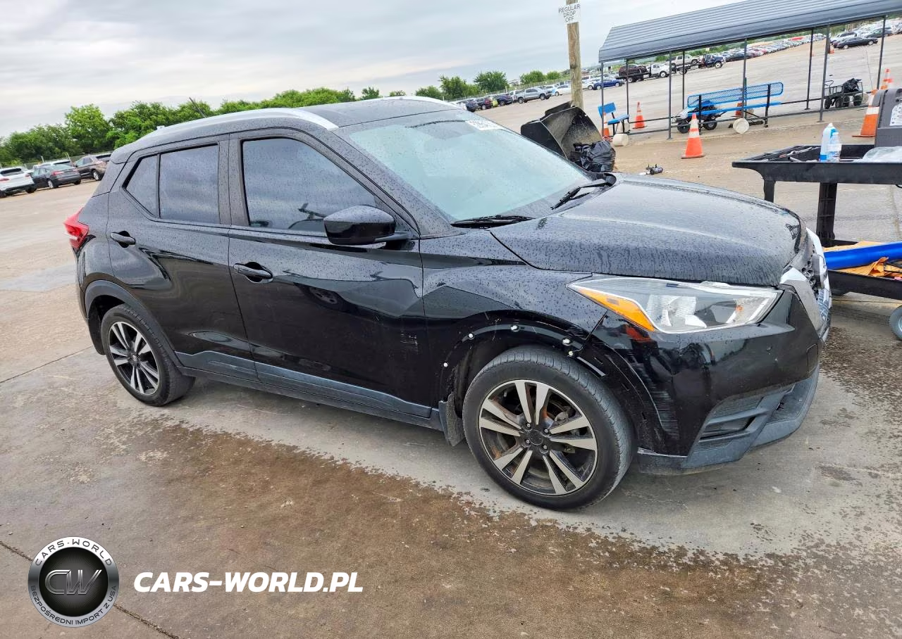 2018 Nissan Kicks Sv VIN:3N1CP5CUXJL539026 - 4