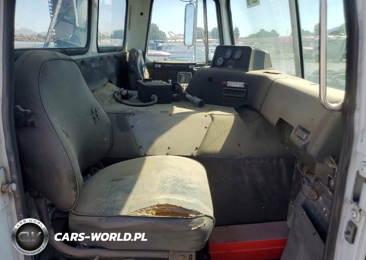 1989 White-GMC Xpeditor Wx VIN:4V2DCFBD9KN613023 - 5