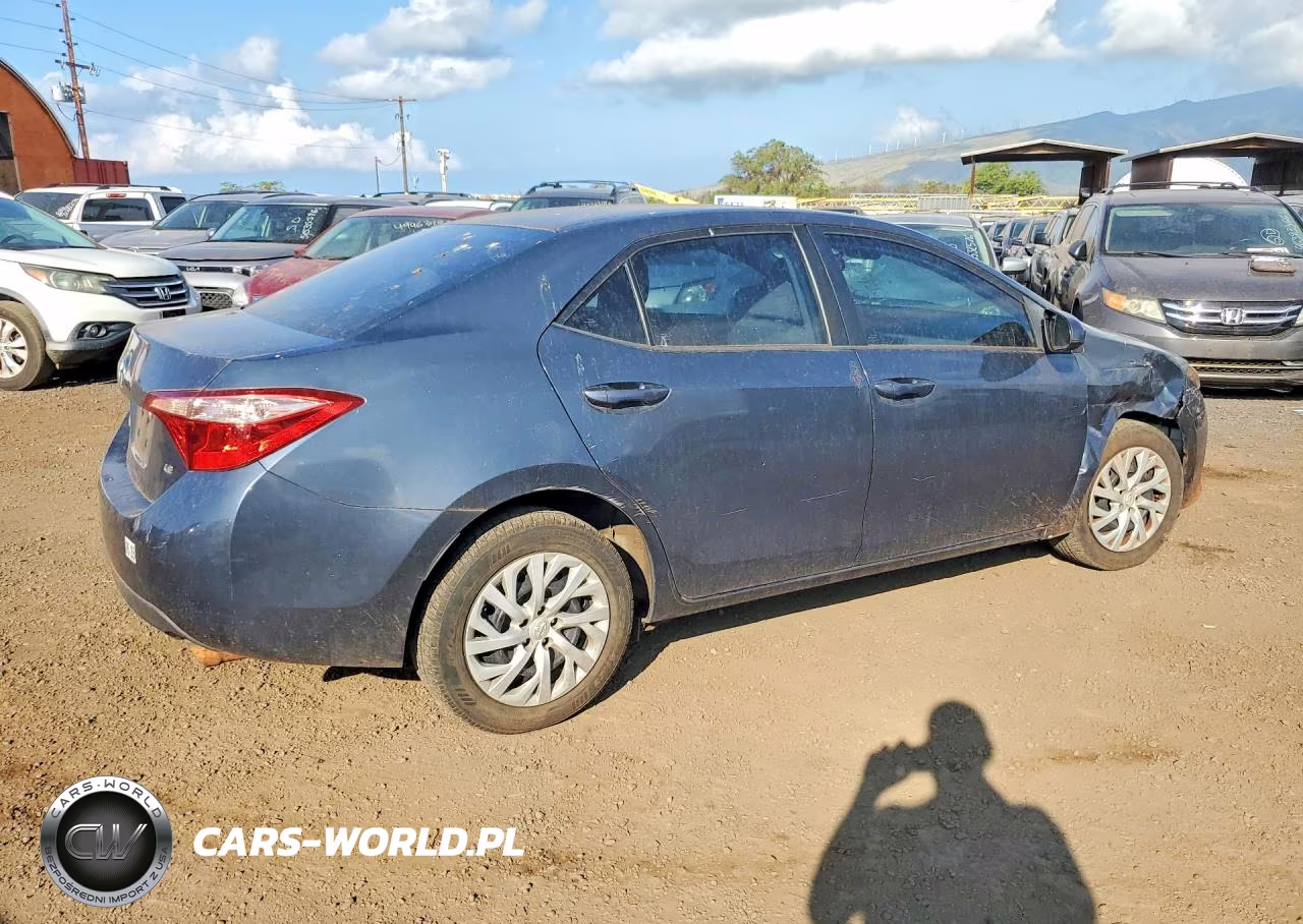 2018 Toyota Corolla L VIN:5YFBURHEXJP794336 - 3