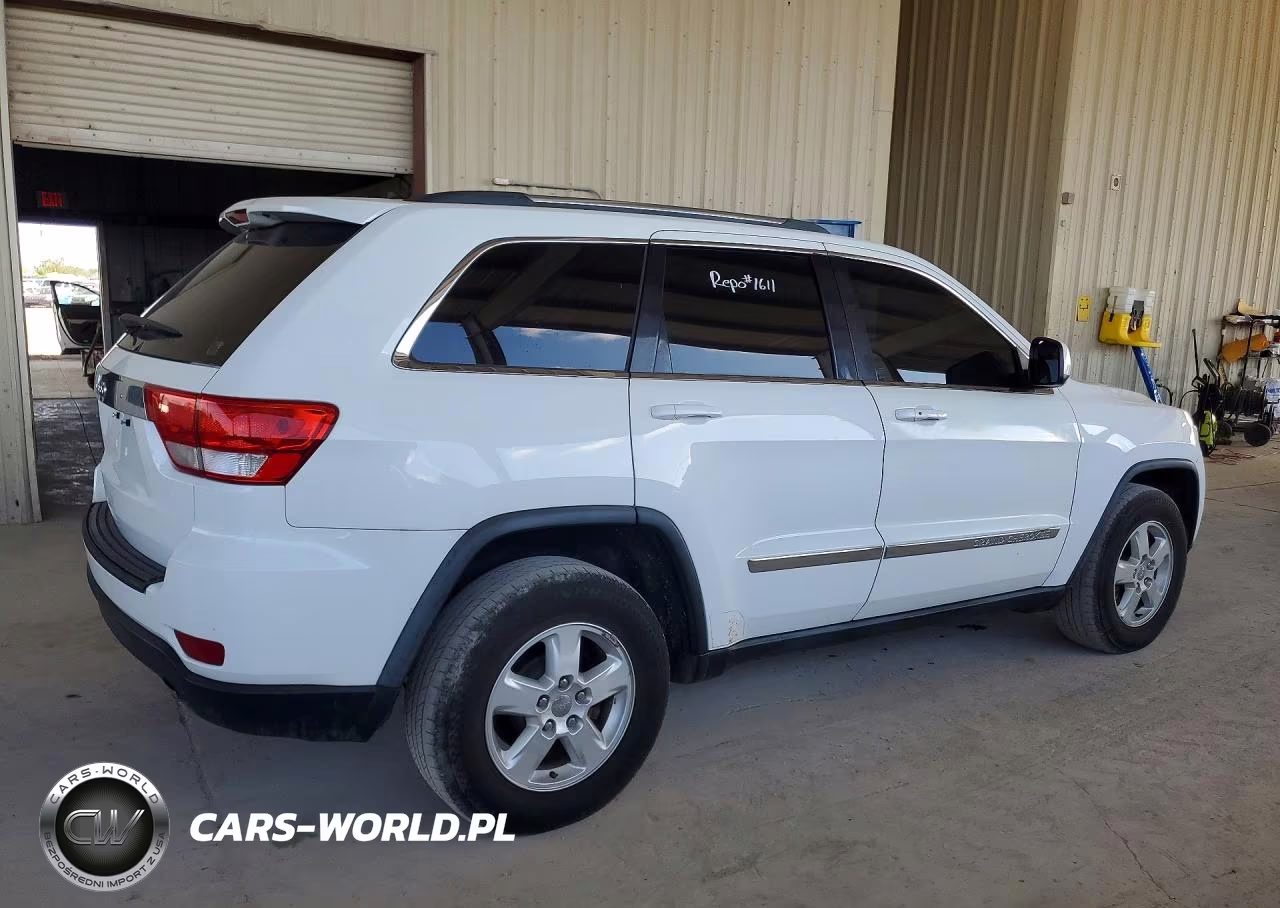 2013 Jeep Grand Cherokee Laredo VIN:1C4RJFAG5DC586301 - 3