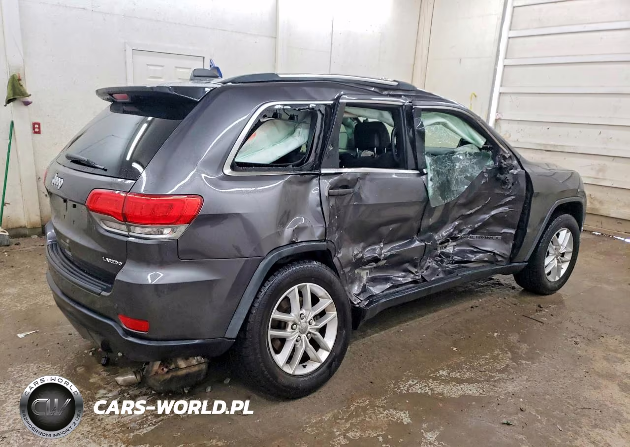 2017 Jeep Grand Cherokee Laredo VIN:1C4RJEAG7HC628743 - 3
