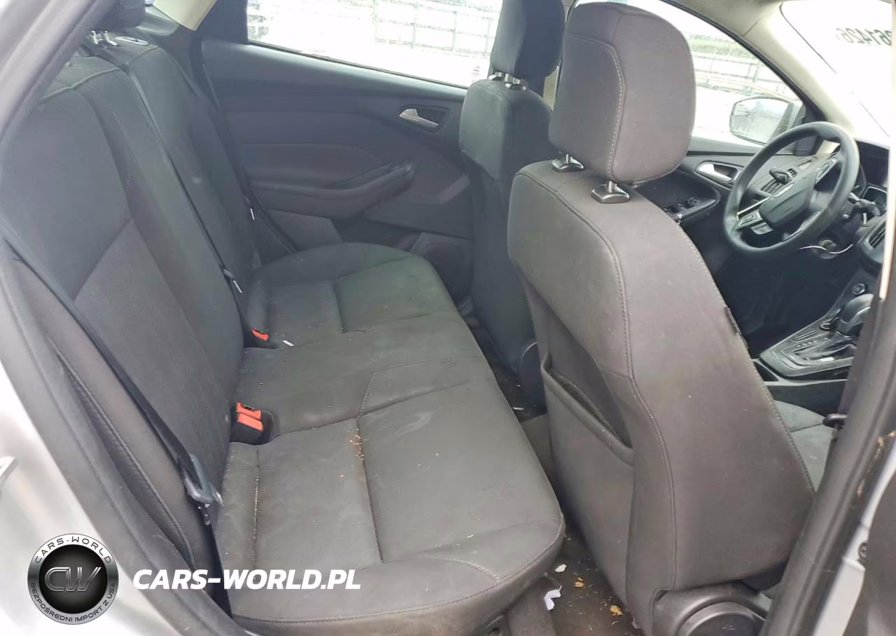 2018 Ford Focus Se VIN:1FADP3F26JL316385 - 10
