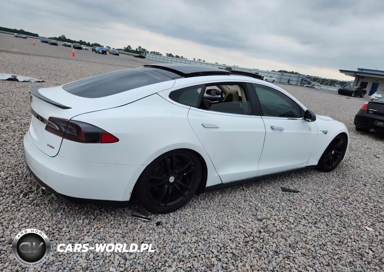 2013 Tesla Model S VIN:5YJSA1CP0DFP24928 - 3