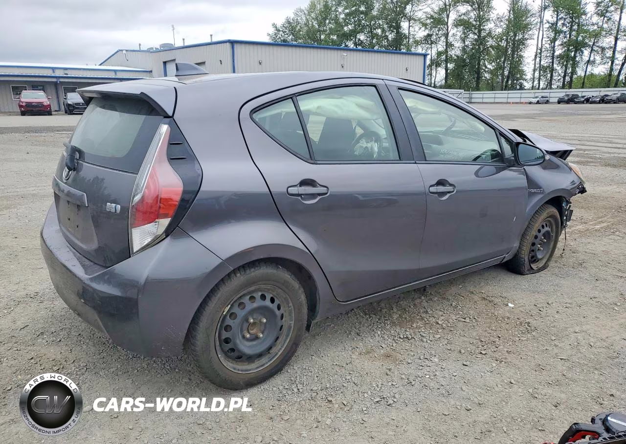 2015 Toyota Prius C Two VIN:JTDKDTB3XF1111471 - 3