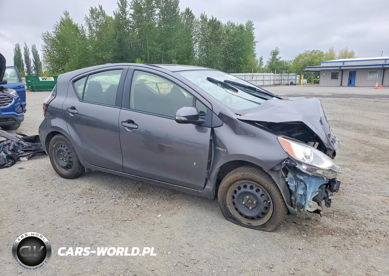 2015 Toyota Prius C Two VIN:JTDKDTB3XF1111471 - 4