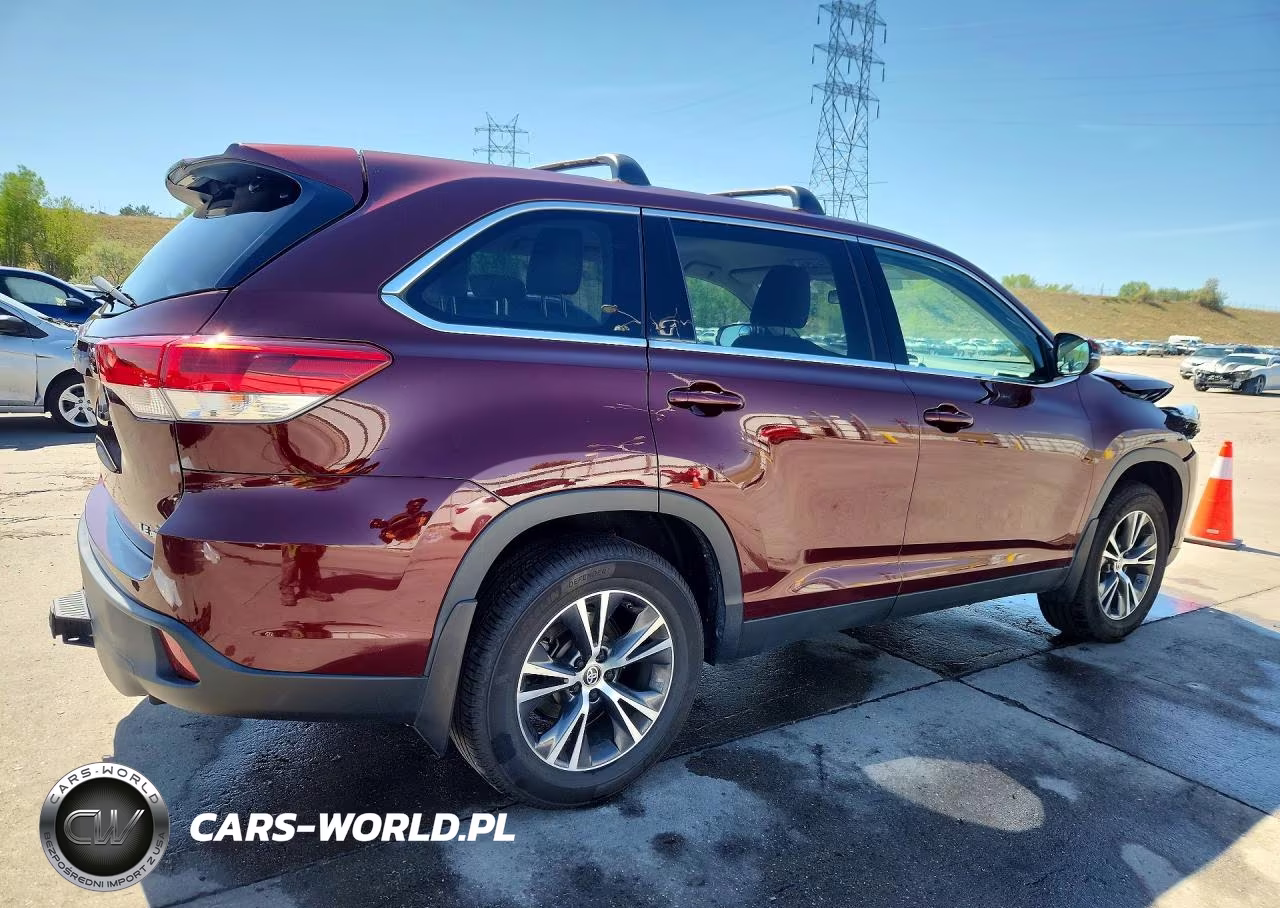 2019 Toyota Highlander Le Plus VIN:5TDBZRFH3KS746278 - 3