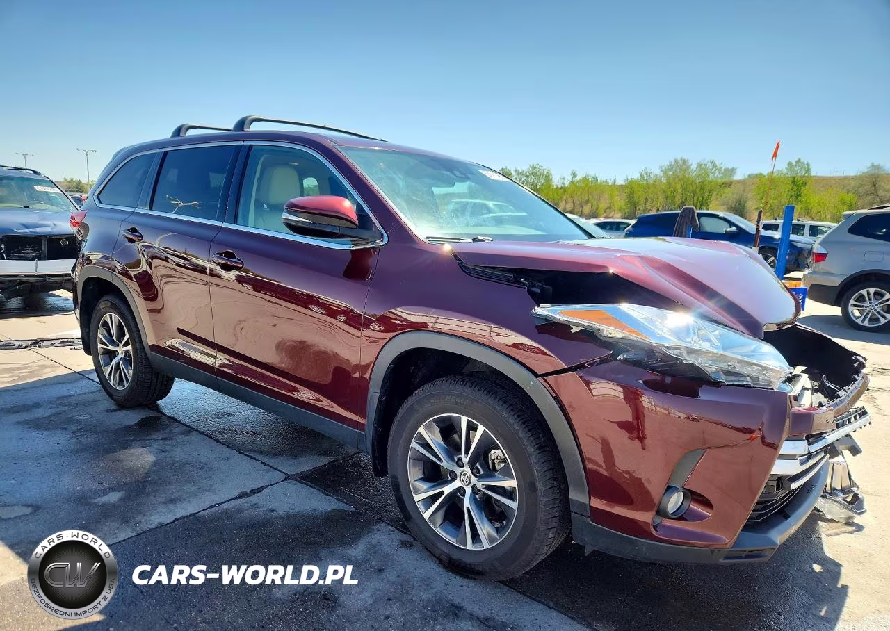 2019 Toyota Highlander Le Plus VIN:5TDBZRFH3KS746278 - 4