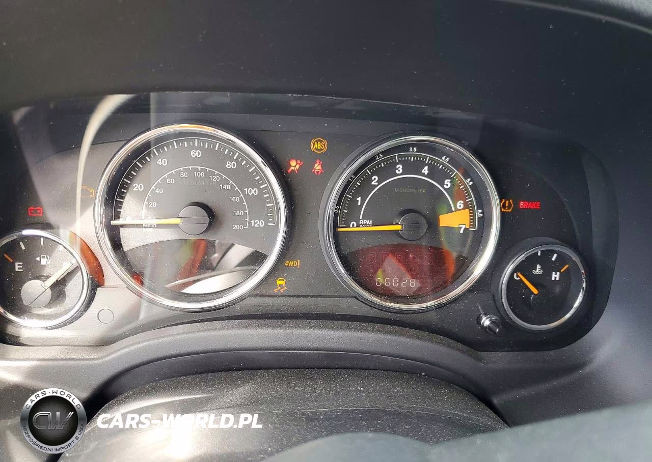 2015 Jeep Compass Latitude VIN:1C4NJDEB9FD425576 - 9