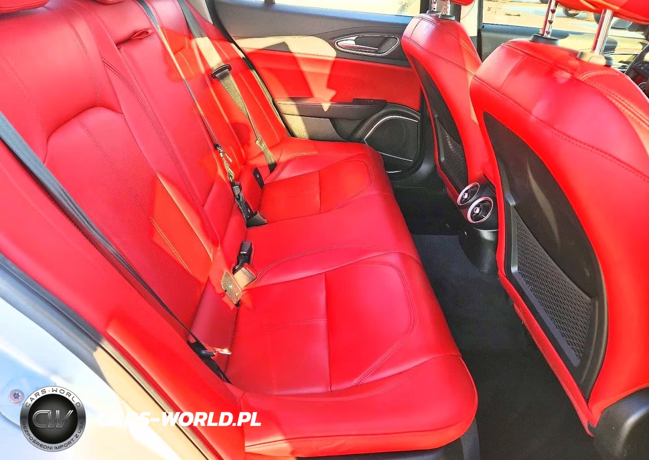 2021 Alfa Romeo Giulia Ti VIN:ZARFAMBN0M7639733 - 10