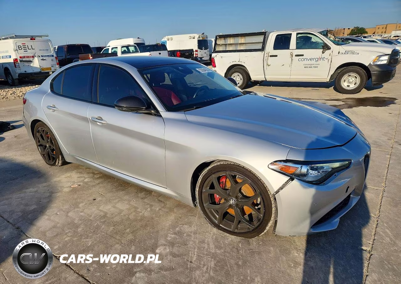2021 Alfa Romeo Giulia Ti VIN:ZARFAMBN0M7639733 - 4