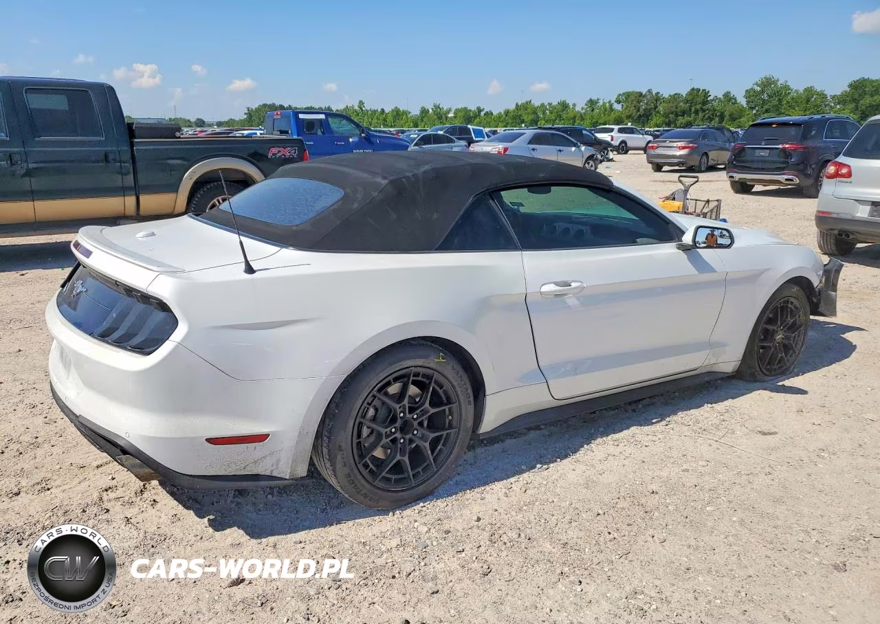 2018 Ford Mustang VIN:1FATP8UH3J5109828 - 3