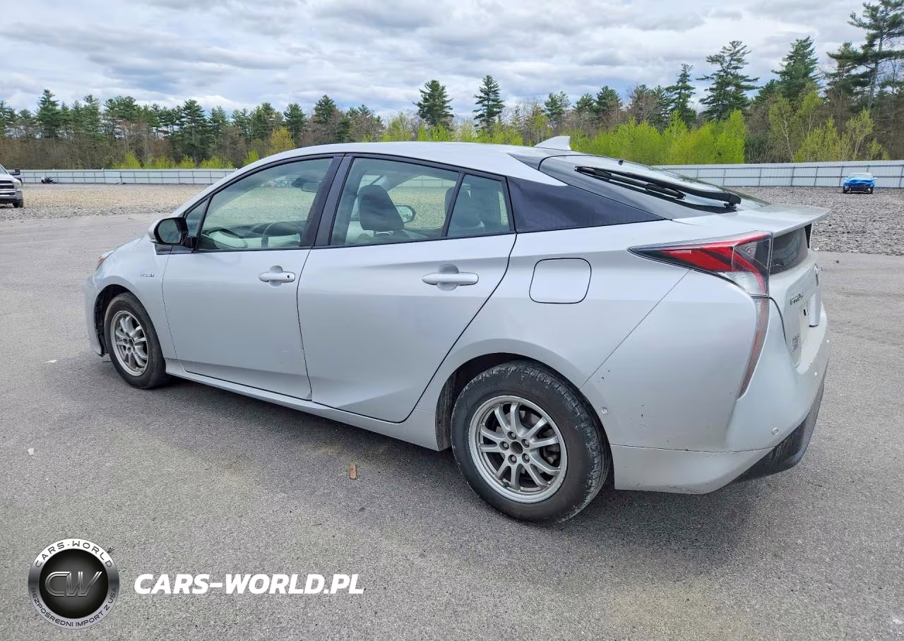 2018 Toyota Prius Three VIN:JTDKARFU3J3057331 - 2