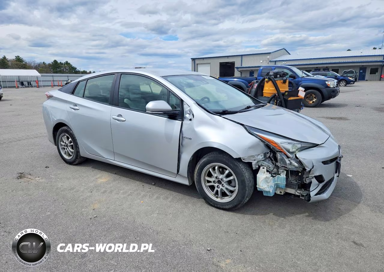 2018 Toyota Prius Three VIN:JTDKARFU3J3057331 - 4