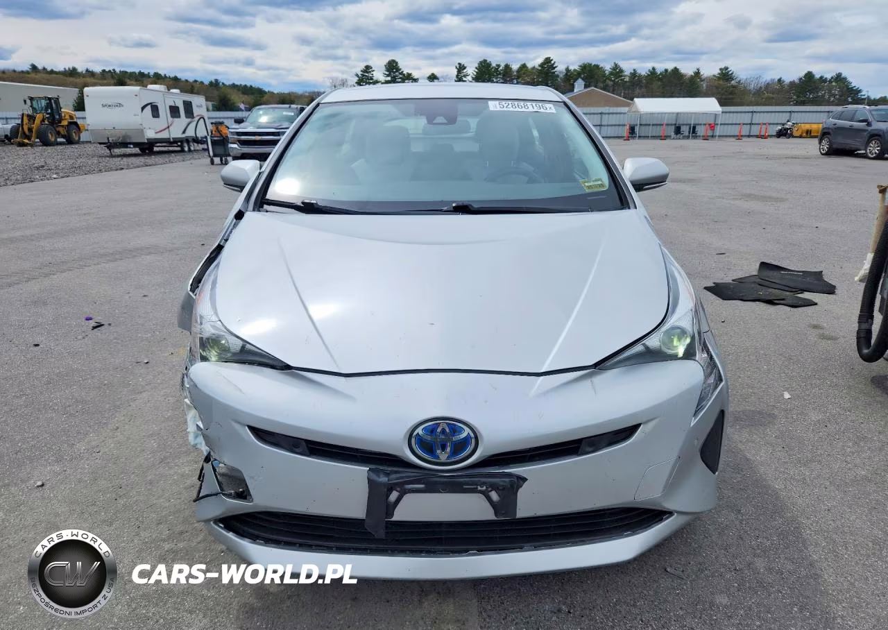 2018 Toyota Prius Three VIN:JTDKARFU3J3057331 - 5